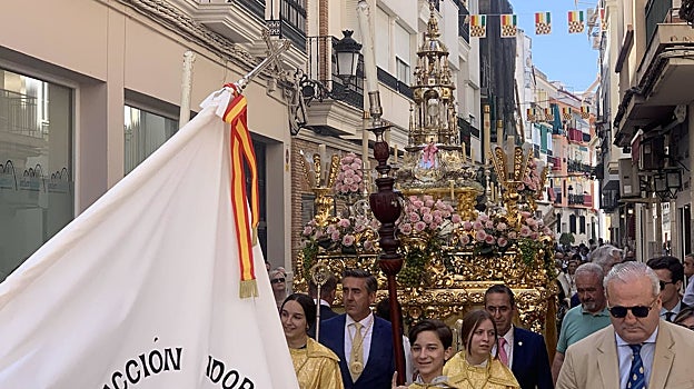 Un instante de la procesión del Corpus por las calles de Cabra