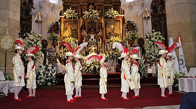 Los Seises danzan ante el Santísimo, el jueves en Priego de Córdoba