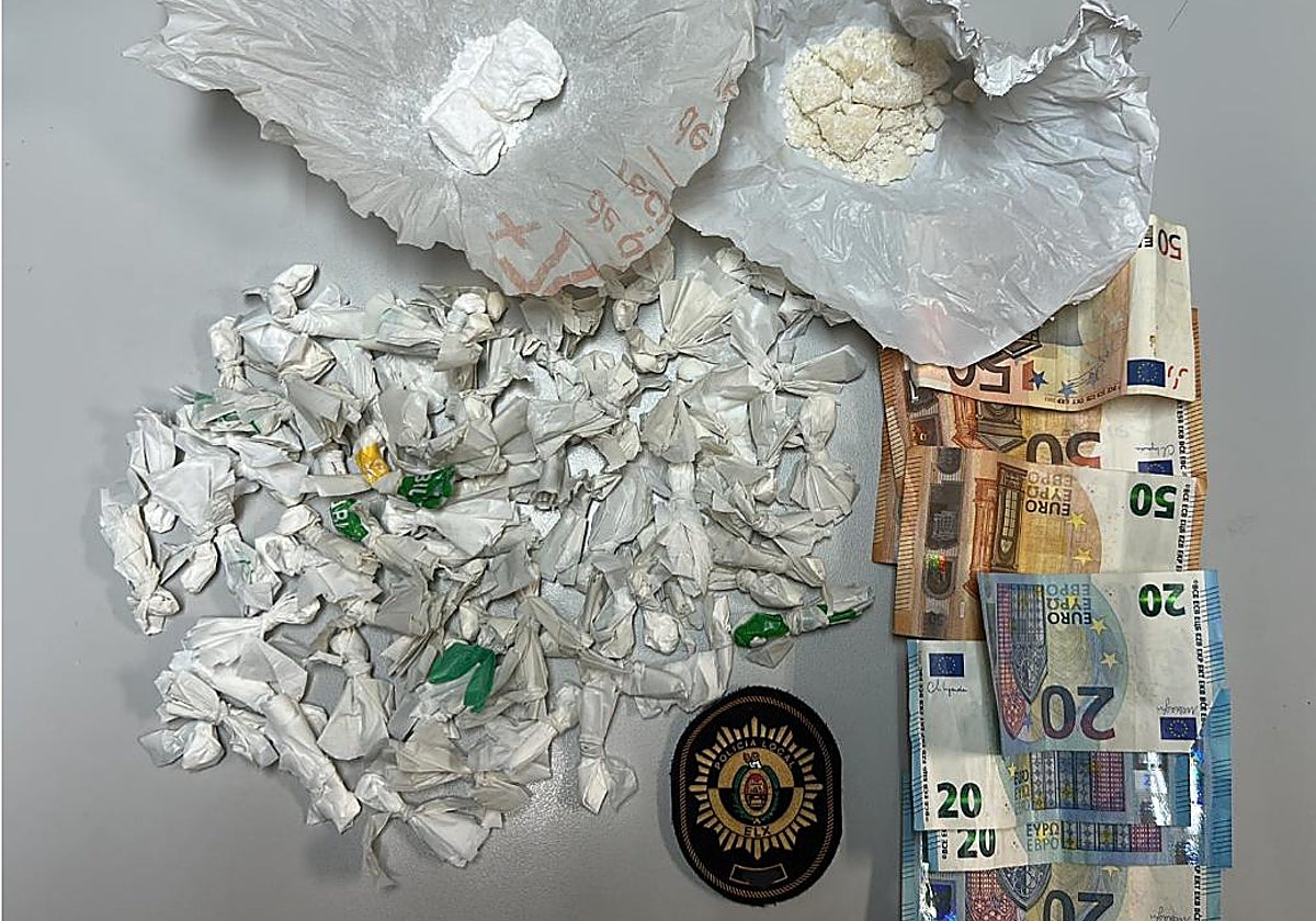 Drogas y dinero intervenido a los dos detenidos por la Policía Local de Elche