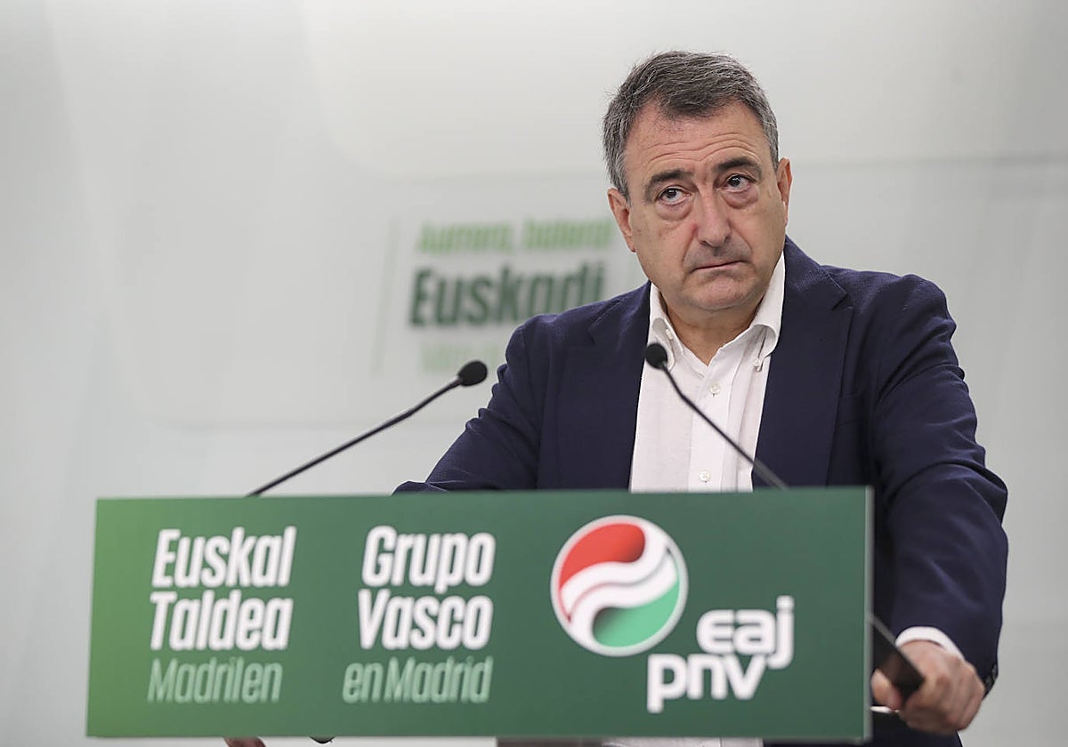 Aitor Esteban ha comparecido en la sede del PNV en Bilbao