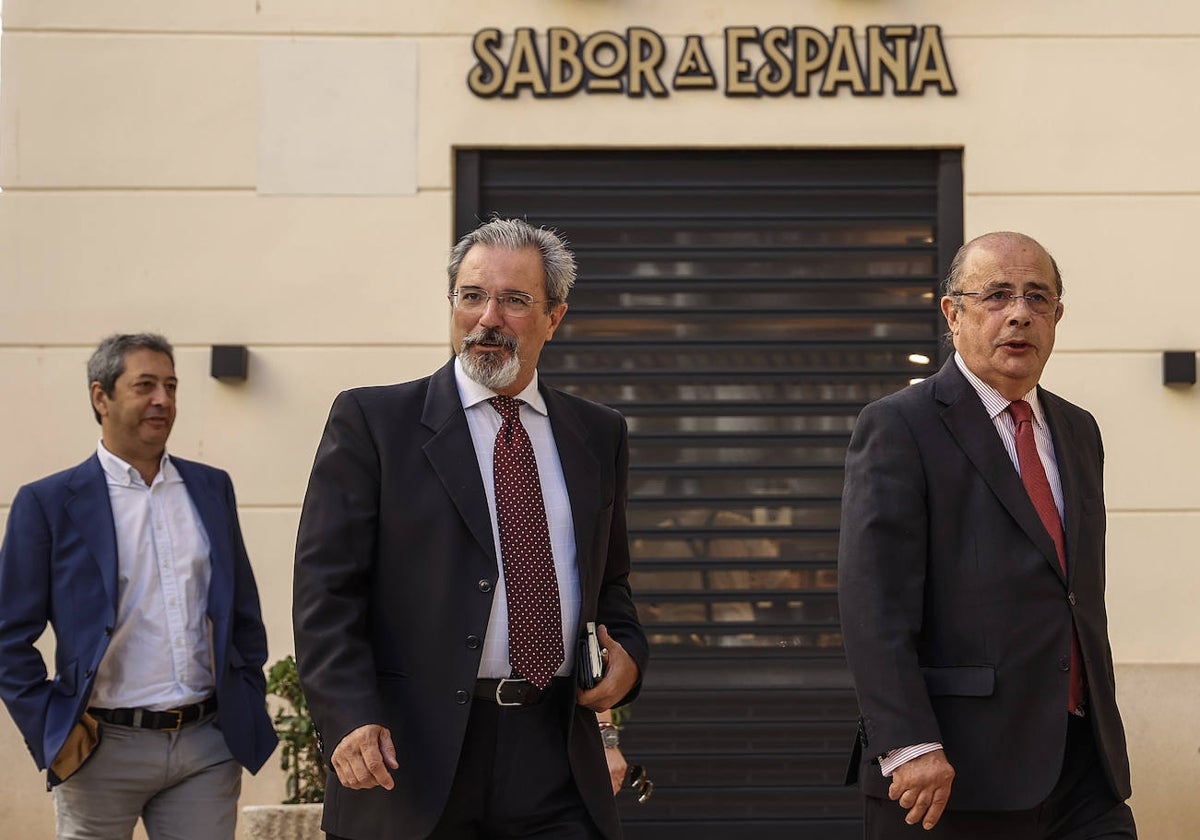 Carlos Flores e Ignacio Gil Lázaro, números uno y dos por Valencia el 23J // Vídeo: Mazón agradece a Flores (Vox) haber puesto «lo mejor de sí» para el acuerdo