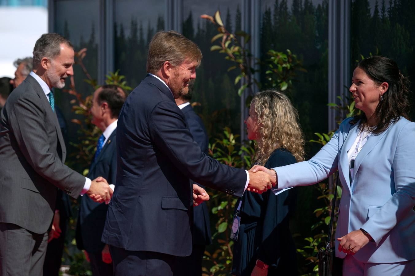 Los monarcas Felipe VI y Guillermo Alejandro asisten a la firma del acuerdo de Cepsa con Yara y Gasunie para impulsar el primer corredor de hidrógeno verde de Europa