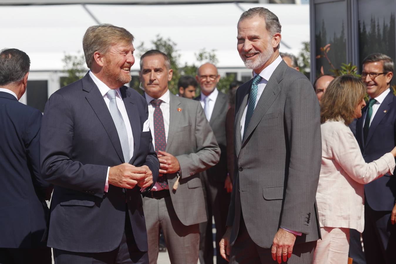 Los monarcas Felipe VI y Guillermo Alejandro asisten a la firma del acuerdo de Cepsa con Yara y Gasunie para impulsar el primer corredor de hidrógeno verde de Europa