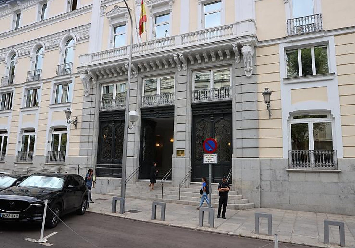 Entrada del edificio del Consejo General del Poder Judicial (CGPJ)