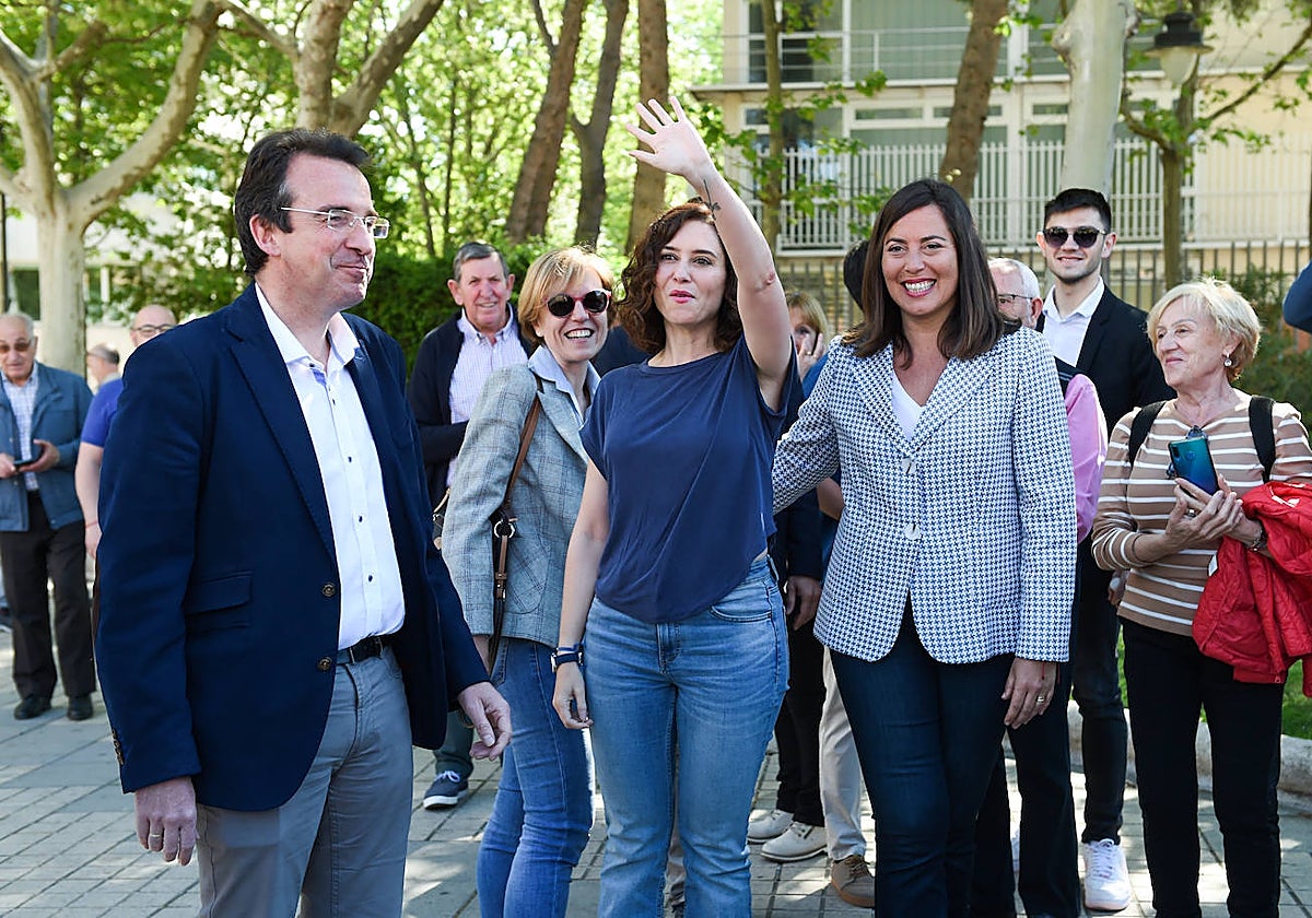 El candidato del PP a la Alcaldía de Leganés, Miguel Ángel Recuenco, junto a la presidenta Isabel Díaz Ayuso