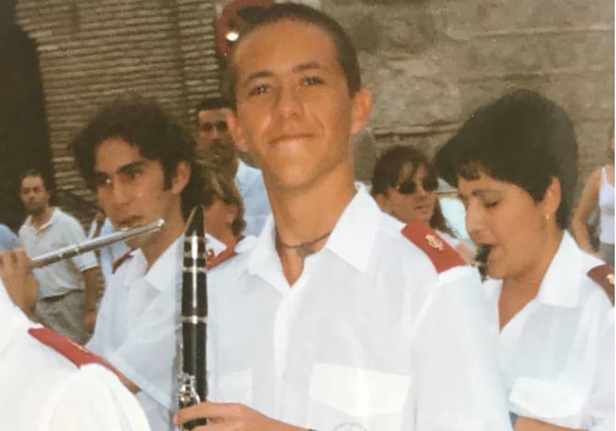 Carlos Velázquez, con su clarinete, en la Banda de Música Juvenil de Toledo