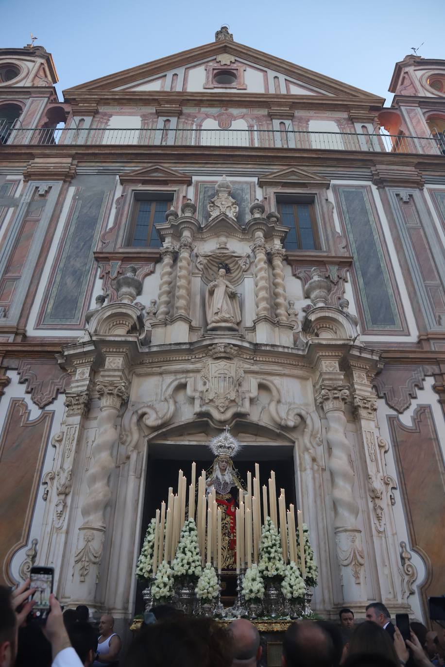 La procesión de la Virgen de la Quinta Angustia en Córdoba, en imágenes