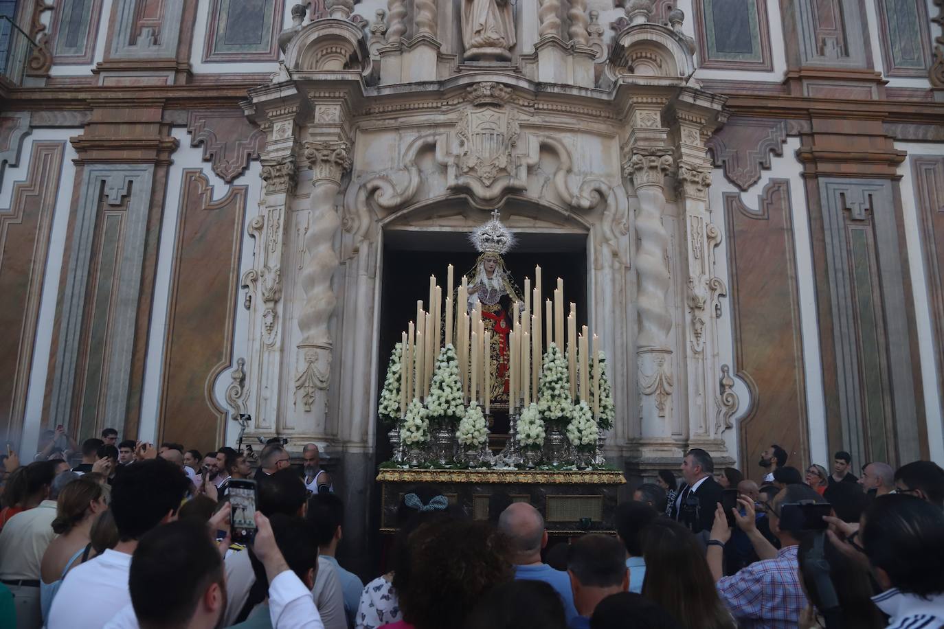 La procesión de la Virgen de la Quinta Angustia en Córdoba, en imágenes