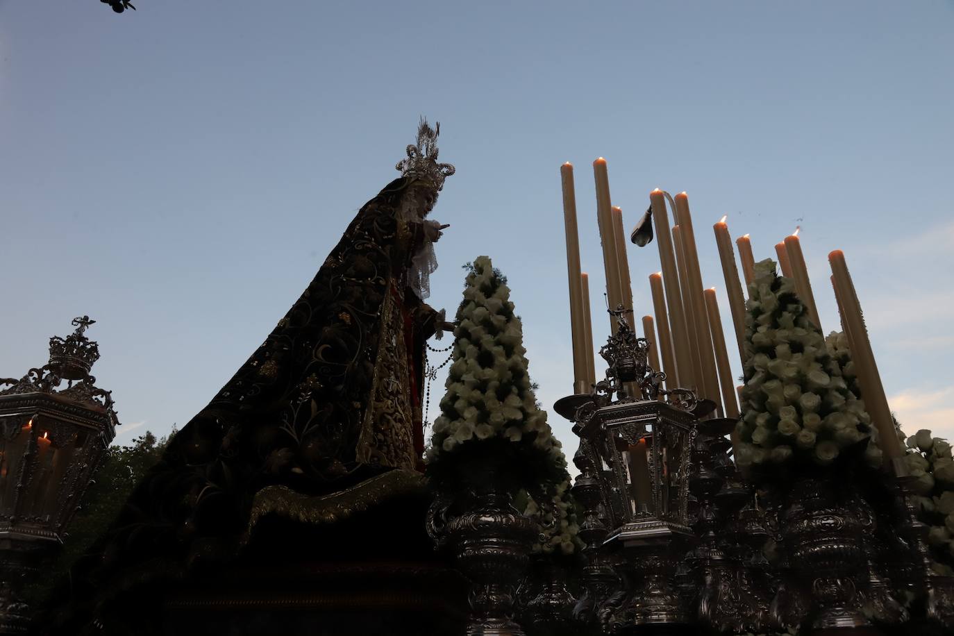 La procesión de la Virgen de la Quinta Angustia en Córdoba, en imágenes