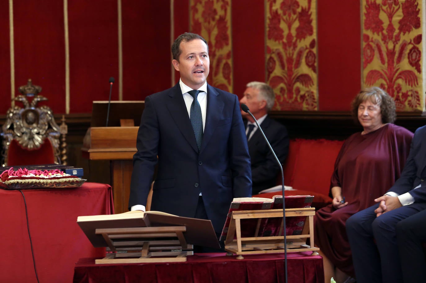 La toma de posesión de Carlos Velázquez como alcalde de Toledo, en imágenes