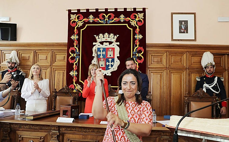 Imagen principal - Miriam Andrés recupera para el PSOE la alcaldía de Palencia, Guarido repite en Zamora como único alcalde de IU en una capital de provincia y José Mazarías asume el bastón de mando en Segovia