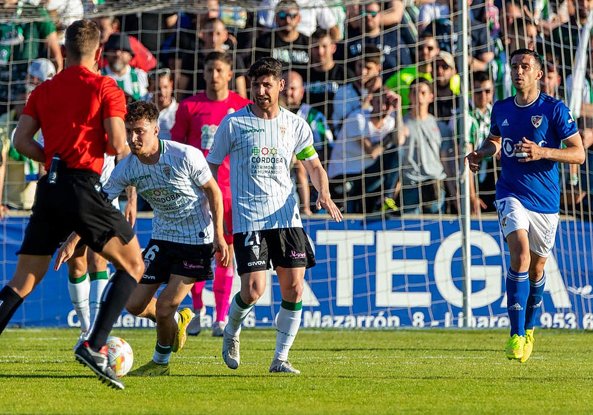 El delantero cordobés Hugo Díaz durante un partido ante el Córdoba en Linarejos