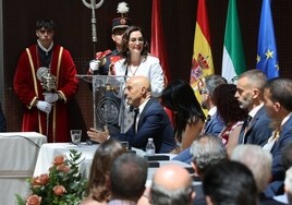 PSOE, VOX y 'Hacemos Córdoba' tienden la mano al alcalde con líneas rojas en su investidura