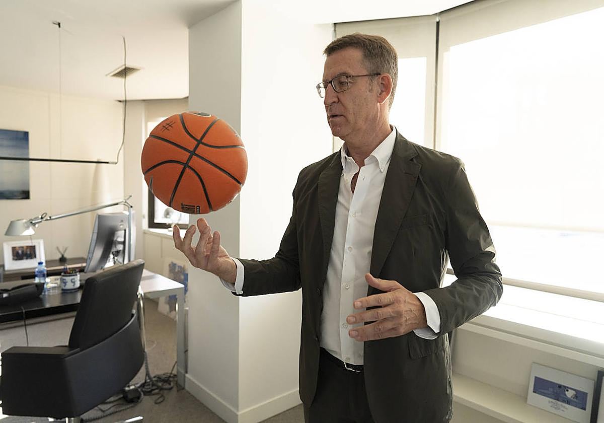 Alberto Núñez Feijóo en la azotea de Génova, sede nacional del PP