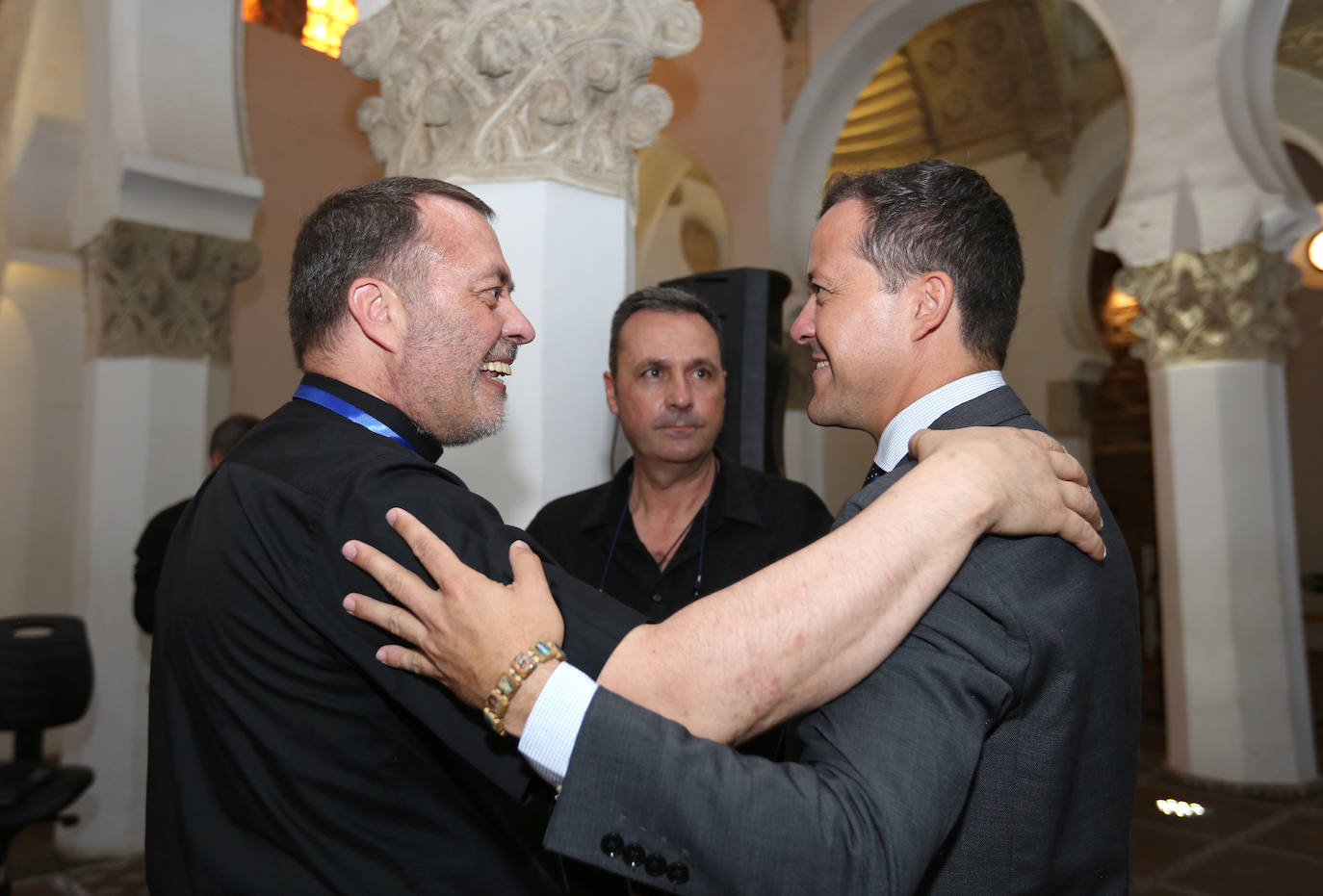 El alcalde de Toledo, Carlos Velázquez, ha participado en la Oración Conjunta de la Jornada de Amistad Judeo-Cristiana en la sinagoga de Santa María la Blanca