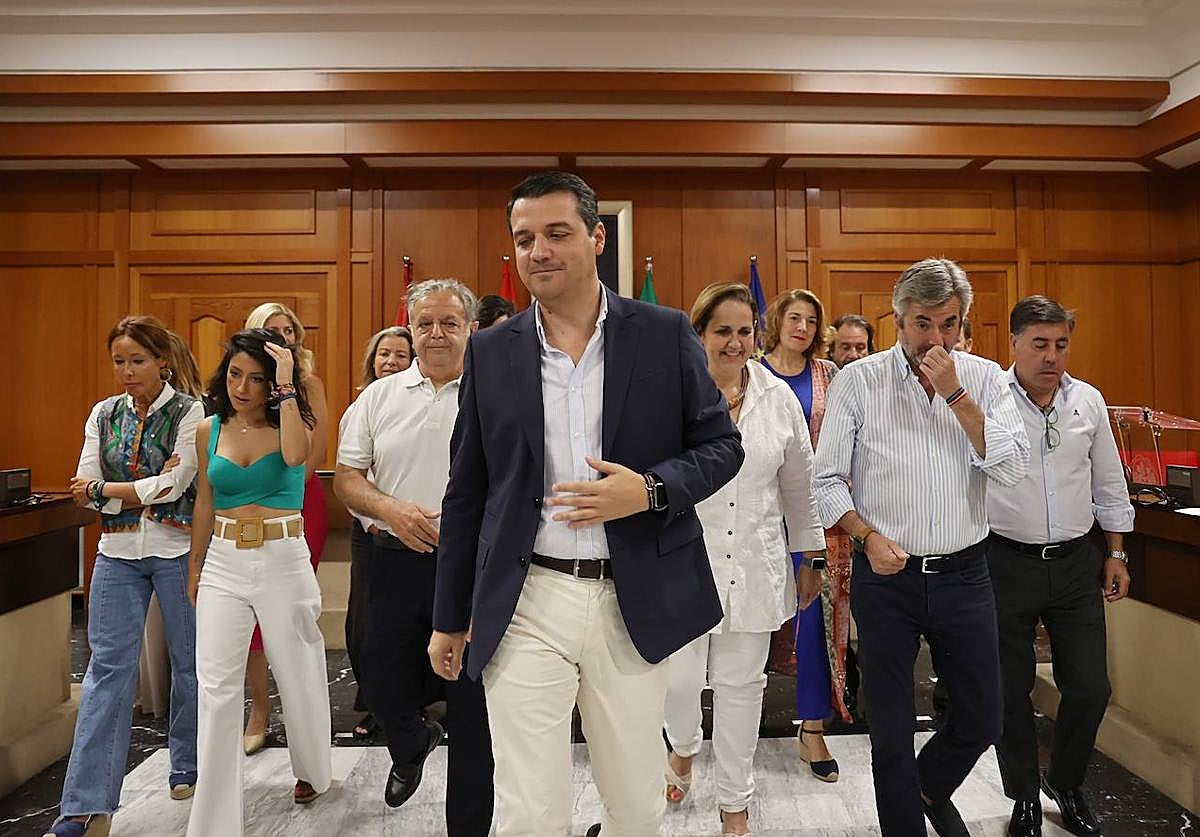 El alcalde, hoy durante la presentación de su gobierno municipal