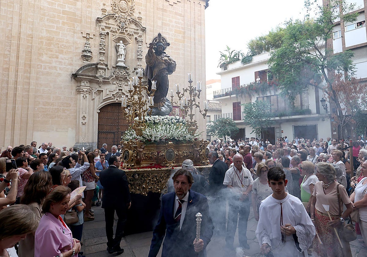 El Sagrado Corazón de Jesús, durante su procesión de este domingo por las calles del Centro