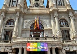 Compromís rectifica tras acusar al PP de quitar una pancarta del Orgullo en Valencia: lo ordenó el Gobierno de Ribó