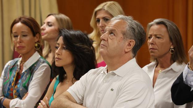 Salvador Fuentes, hoy pensantivo, durante la comparecencia del acalde