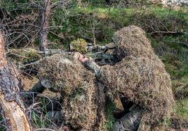 Los soldados españoles en Letonia ganan el primer y segundo puesto de la competición de francotiradores 'Apex Predator'