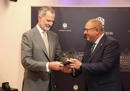 El Rey de España recibe la máxima condecoración de la Universidad de Córdoba: la Medalla de Oro Averroes