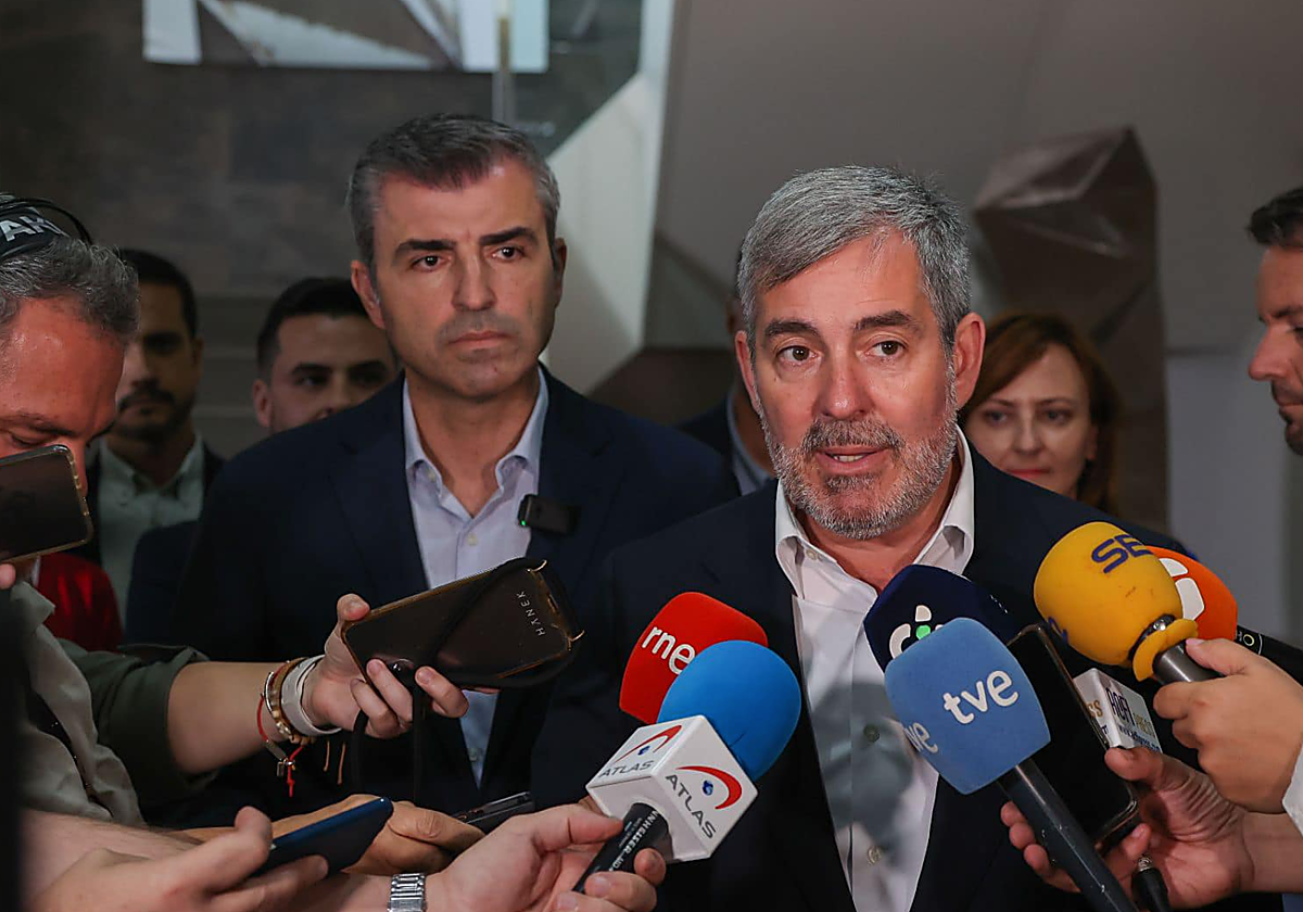 Fernando Clavijo (CC) y Manuel Domínguez (PP) en una comparecencia ante los medios