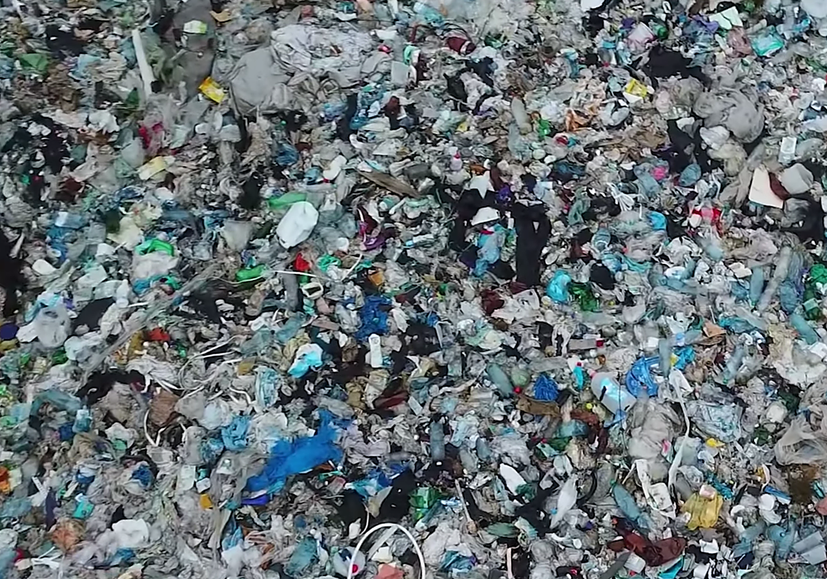 Contaminación por plástico en la costa