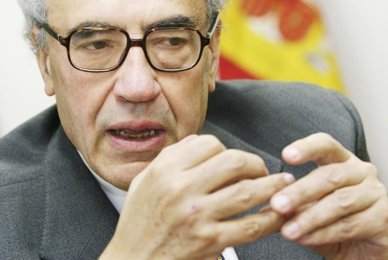 Gregorio Peces-Barba (1938-2012), miembro del PSOE, fue presidente del Congreso durante la II Legislatura (1982-1986) y, antes considerado uno de los padres de la Constitución. 