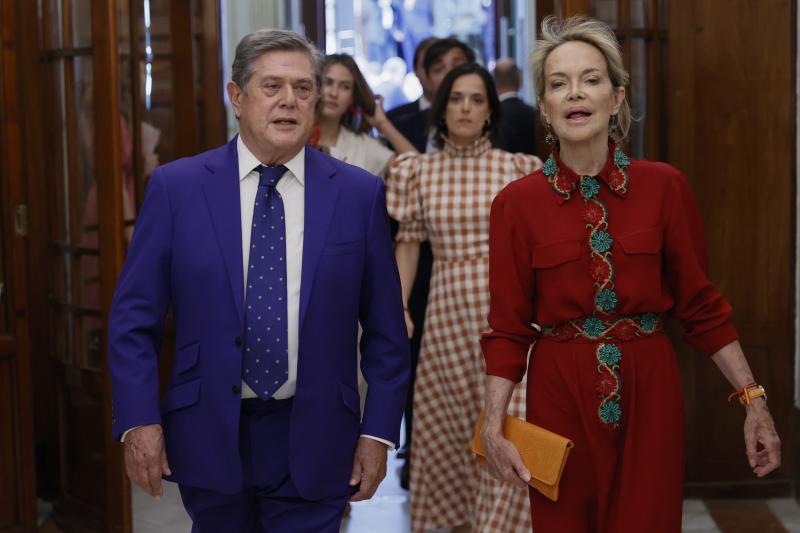 El expresidente del Congreso, Federico Trillo, a su llegada a la Cámara Baja antes de recibir de manos del rey Felipe VI, la Medalla del Congreso de los Diputados