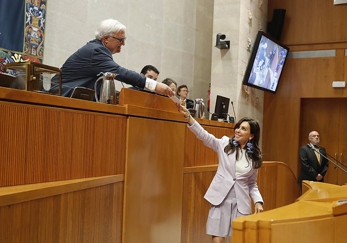 Marta Fernández, de Vox, nueva Presidenta de las Cortes de Aragón
