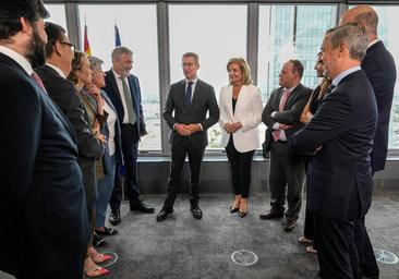 Feijóo se deja ver con su equipo económico y esboza sus medidas: menos impuestos y más empleo