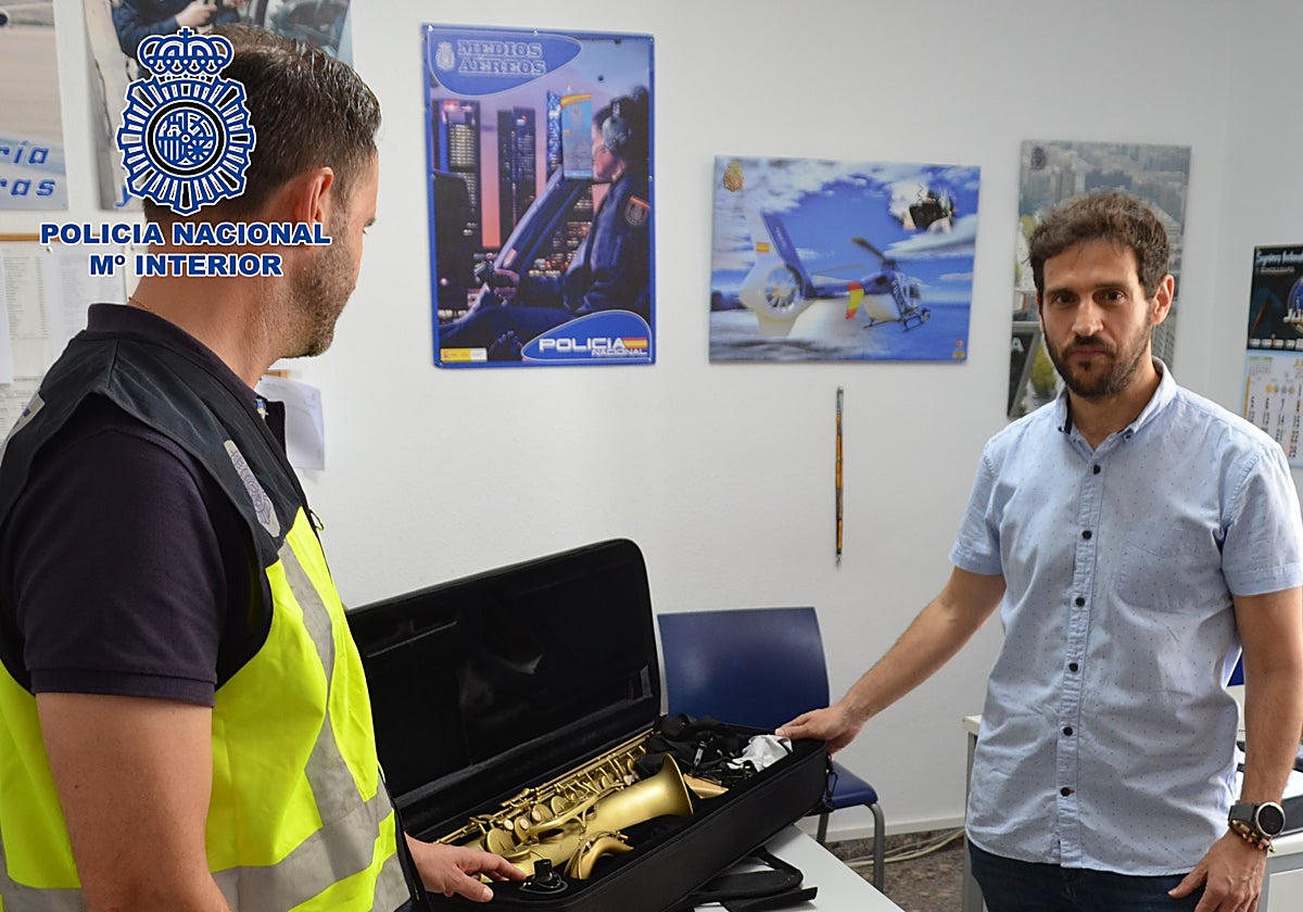 Imagen del saxofón robado en un parking de la localidad valenciana de Ontinyent