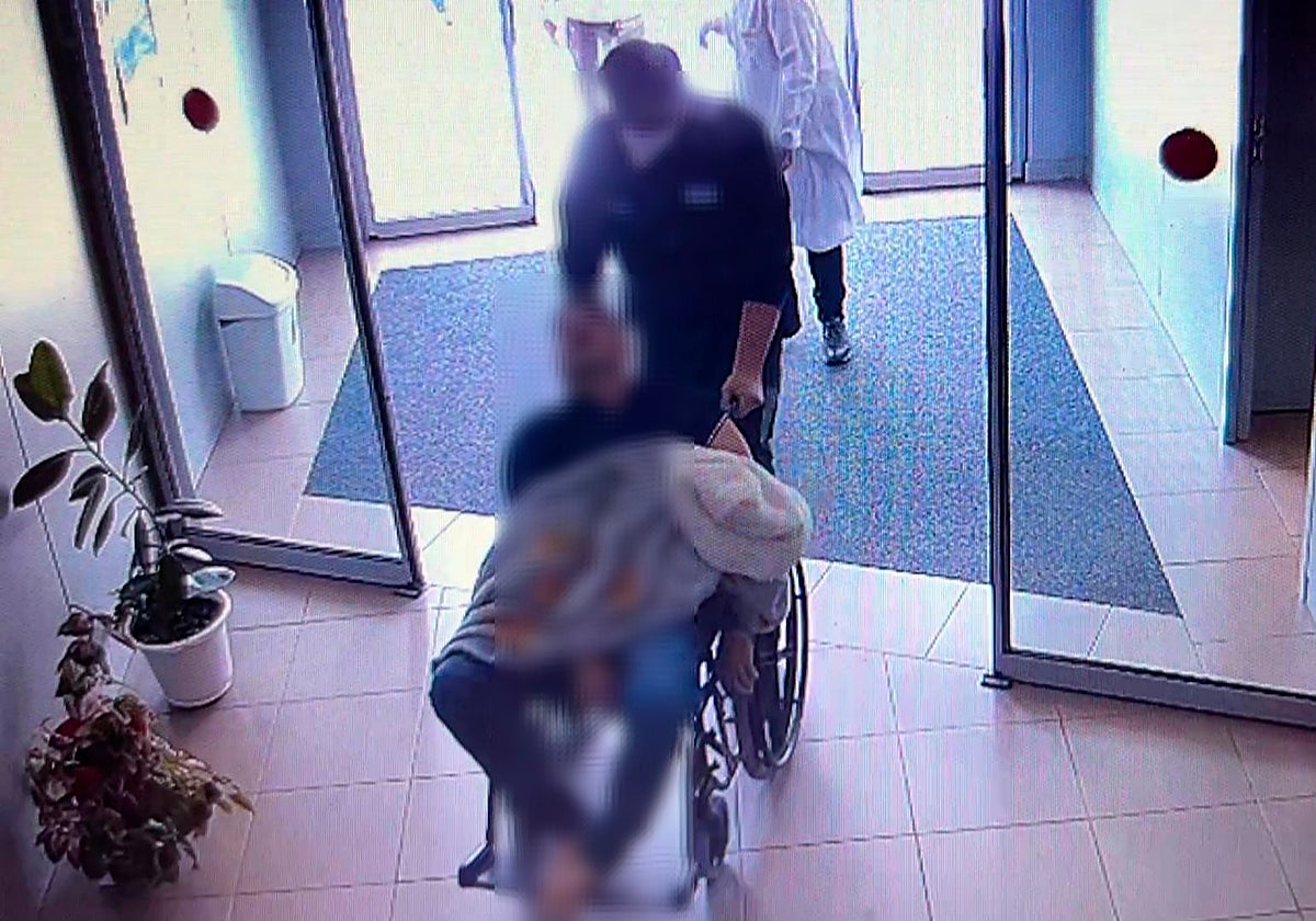 La víctima, tras ser abandonada en el centro de salud de Santo Domingo de la Calzada