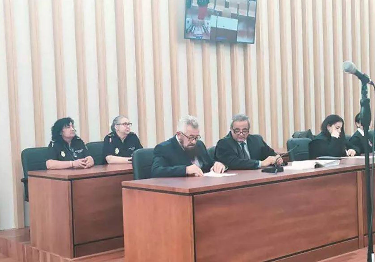 El jurado popular, durante el juicio de este viernes