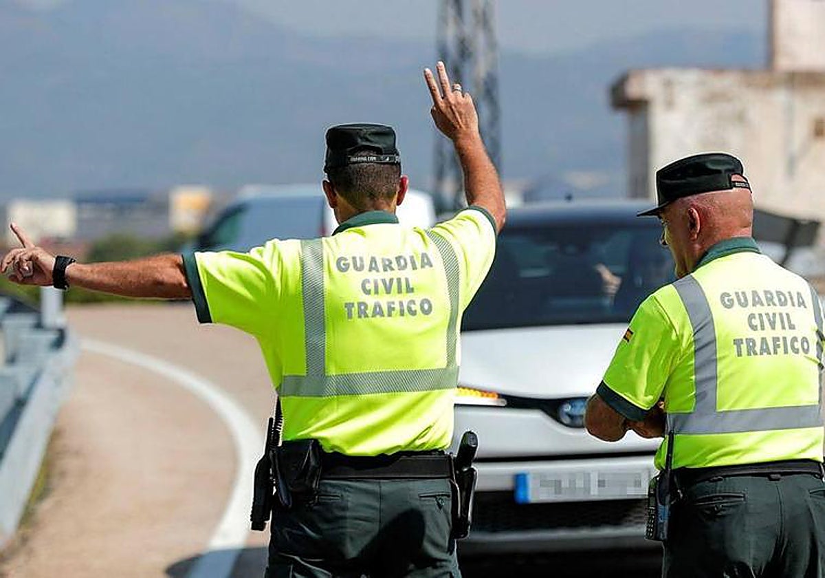 Agentes de Tráfico en un control
