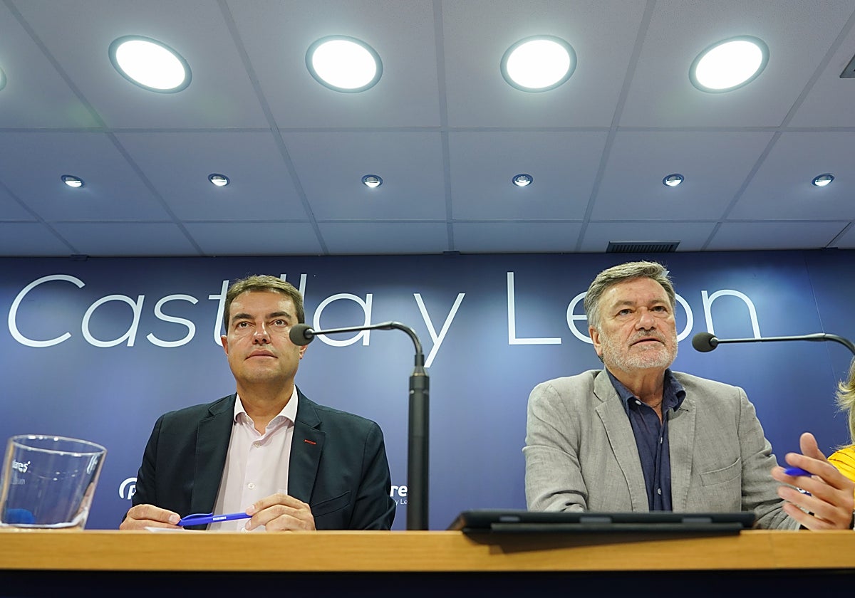 Ángel Ibáñez y Francisco Vázquez, ayer en la constitución del Comité de Campaña