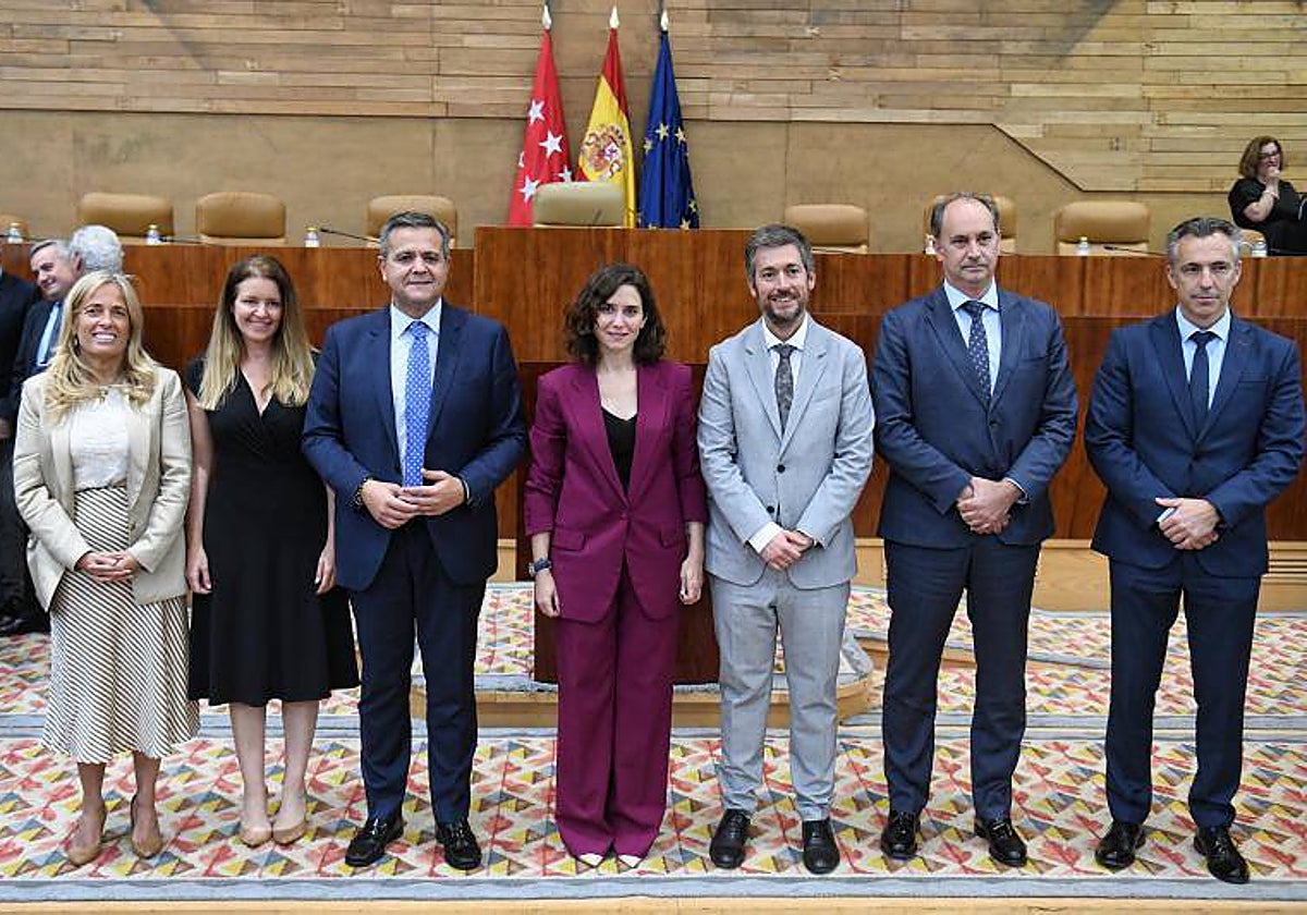 Rocío Albert, Ana Dávila, Jorge Rodrigo, Isabel Díaz Ayuso, Miguel Ángel García, Miguel López-Valverde Argüeso y Carlos Novillo, en la Asamblea de Madrid el jueves pasado
