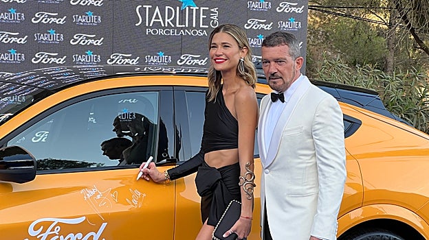 Antonio Banderas con Carla Pereyra en la última gala