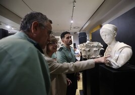 La Guardia Civil recupera en Córdoba un busto romano de altísimo valor y 118 piezas más que ocultaba un matrimonio