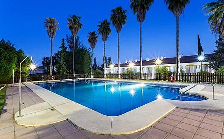 Imagen principal - Instalaciones de los hoteles Adelfas, Eurostars Palace y Medina Azahara