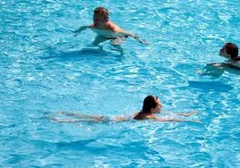 Cataluña permitirá el 'topless' en todas las piscinas públicas este verano