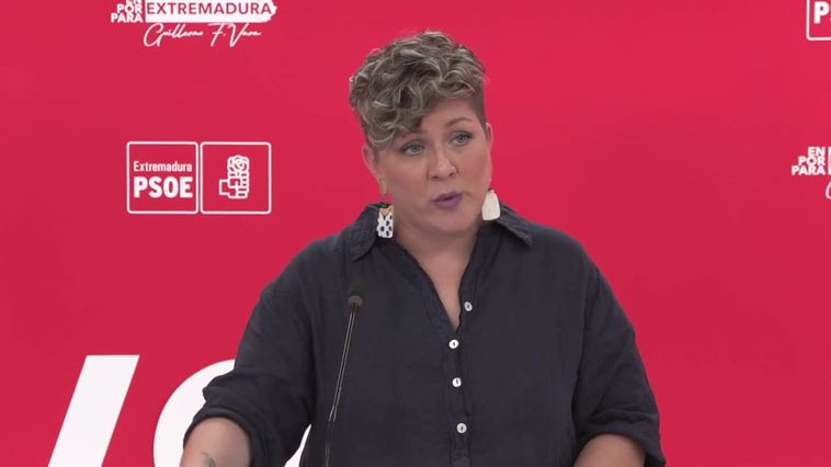 PSOE extremeño: Guardiola sucumbe a las "presiones" de Feijóo