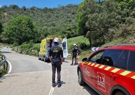 Muere el conductor de un camión que se incendió al caer por el viaducto de una autovía en Cantabria