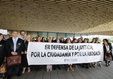 Fotos: Los abogados cordobeses se plantan ante los efectos de las huelgas en la Justicia