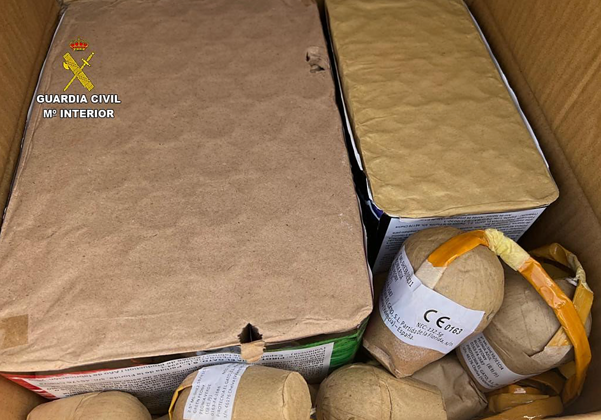 Artificios pirotécnicos encontrados en dos furgonetas en Tenerife