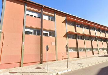 Tres menores detenidos por una presunta de agresión sexual grupal a tres compañeras en un colegio de Badajoz