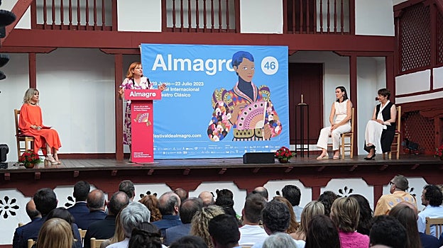La consejera Rosa Ana Rodríguez, Blanca Portillo e Irene Pardo durante la apertura del Festival de Teatro Clásico
