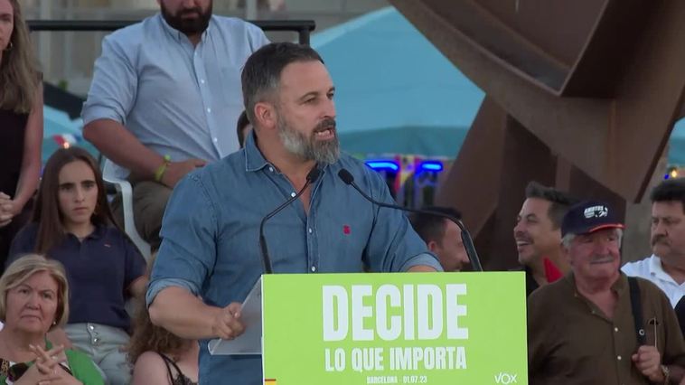 Abascal dice que muchos homosexuales votan a Vox y no necesitan más bandera que la española