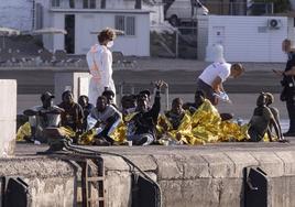 Mueren 51 inmigrantes al naufragar en la ruta Canaria tras pasar ocho días a la deriva