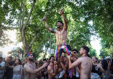 La manifestación del Orgullo en Madrid: entre ministros y las flechas de Karina